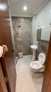 Bathroom Image of 1440 Sq.ft 3 BHK Builder Floor for rent in BPTP District 5, Sector 84 Faridabad for Rs. 25000