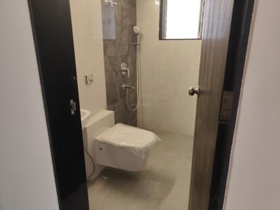 Bathroom Image of 750 Sq.ft 2 BHK Apartment / Flat for rent in The Baya Central, Lower Parel Mumbai for Rs. 110000