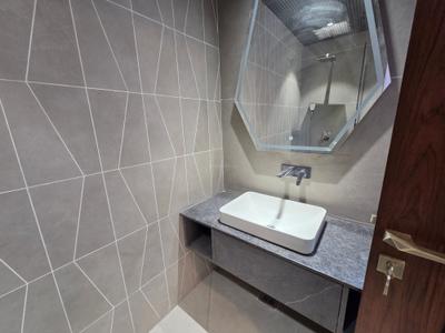 Bathroom Image of 1735 Sq.ft 3 BHK Apartment / Flat for sale in DLF The Valley, DLF The Valley Panchkula for Rs. 17500000