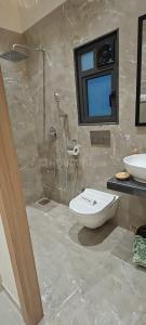 Bathroom Image of 750 Sq.ft 2 BHK Apartment / Flat for sale in Vipl Anjali, Mulund East Mumbai for Rs. 13800000