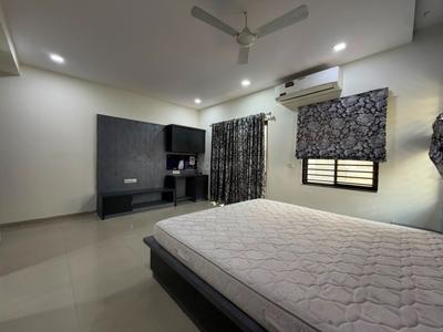 Bedroom Image of 3500 Sq.ft 4 BHK Apartment / Flat for rent in New Alkapuri Vadodara for Rs. 40000