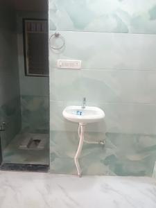 Bathroom Image of 1000 Sq.ft 2 BHK Builder Floor for rent in Cidco Aurangabad for Rs. 19000