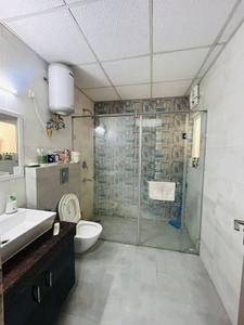 Bathroom Image of 3302 Sq.ft 3 BHK Apartment / Flat for sale in Parx Laureate, Sector 108 Noida for Rs. 56500000