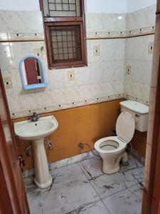 Bathroom Image of 900 Sq.ft 2 BHK Apartment / Flat for rent in Vaishali Ghaziabad for Rs. 22000