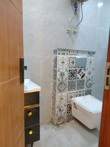 Common Bathroom Image of 1200 Sq.ft 3 BHK Builder Floor for rent in Rajpur New Delhi for Rs. 32500