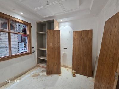 Bedroom Image of 900 Sq.ft 3 BHK Builder Floor for sale in Laxmi Nagar New Delhi for Rs. 11000000