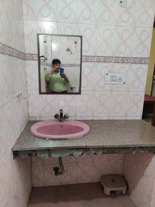 Bathroom Image of 1800 Sq.ft 2 BHK Builder Floor for rent in Sector 41 Noida for Rs. 32000