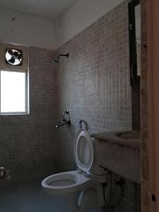 Common Bathroom Image of 1069 Sq.ft 2.5 BHK Apartment / Flat for sale in Paras Tierea, Sector 137 Noida for Rs. 9000000