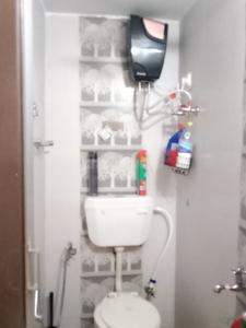 Bathroom Image of 500 Sq.ft 4.5 BHK Independent House for rent in Kudi Bhagtasni Housing Board Jodhpur for Rs. 5000