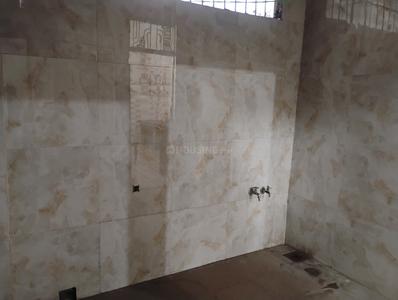 Bathroom Image of 650 Sq.ft 1 BHK Apartment / Flat for rent in Khatiwala Tank Indore for Rs. 15000