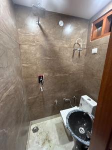 Bathroom Image of 700 Sq.ft 2 BHK Builder Floor for rent in Uttam Nagar New Delhi for Rs. 22000