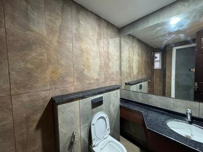 Bathroom Image of 1600 Sq.ft 3 BHK Apartment / Flat for sale in Amrapali Sapphire, Sector 45 Noida for Rs. 18000000