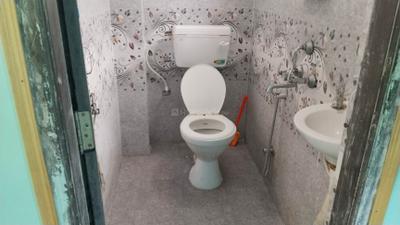 Bathroom Image of 700 Sq.ft 1 BHK Apartment / Flat for rent in Manikonda Hyderabad for Rs. 16000