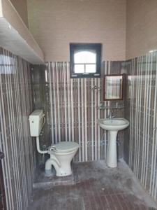 Bathroom Image of 160 Sq.ft 1 BHK Builder Floor for rent in Roop Nagar Jammu for Rs. 15000