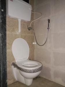 Common Bathroom Image of 2500 Sq.ft 4 BHK Apartment / Flat for sale in Mahindra Happinest Kalyan 2 Project A, Bhiwandi Thane for Rs. 11961600
