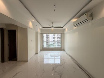 Living Room Image of 1200 Sq.ft 2 BHK Apartment / Flat for rent in Elegant Navratnamala CHS, Santacruz East Mumbai for Rs. 100000