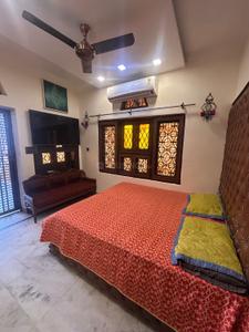 Bedroom Image of 1300 Sq.ft 2 BHK Apartment / Flat for rent in Lajpat Nagar New Delhi for Rs. 69000