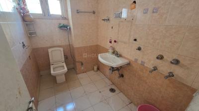 Bathroom Image of 2400 Sq.ft 4 BHK Apartment / Flat for sale in Madhur Jeevan Apartments, Sector 56 Gurgaon for Rs. 27000000