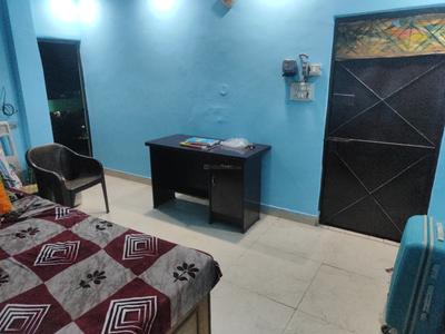 Bedroom Image of 669 Sq.ft 3 BHK Builder Floor for rent in Shakti Nagar New Delhi for Rs. 13999