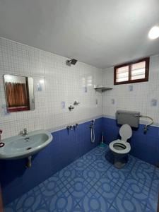 Bathroom Image of 2000 Sq.ft 2 BHK Independent House for rent in Kadavanthra Kochi for Rs. 30000