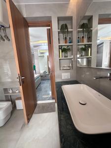 Bathroom Image of 1600 Sq.ft 3 BHK Apartment / Flat for sale in Nehru Apartments, Kalkaji New Delhi for Rs. 45000000