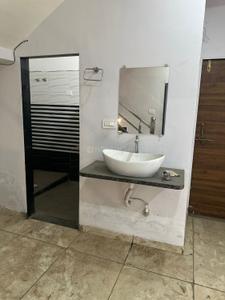 Image of 1500 Sq.ft 4 BHK Apartment / Flat for rent in Parshv Housing Galaxy, Shahpura, Bhopal for Rs. 25000