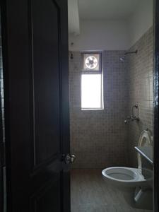 Common Bathroom Image of 925 Sq.ft 2 BHK Apartment / Flat for sale in Paras Tierea, Sector 137 Noida for Rs. 8000000