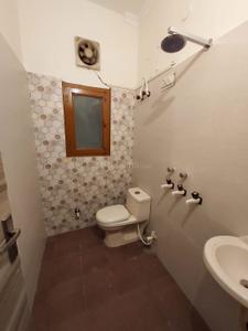 Bathroom Image of 1200 Sq.ft 2 BHK Builder Floor for rent in Sector 20 Noida for Rs. 30000