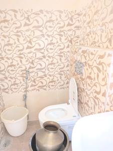 Common Bathroom Image of 4053 Sq.ft 5 BHK Villa for sale in Bolarum Secunderabad for Rs. 24000000