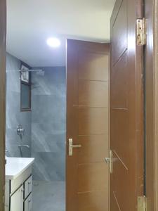Common Bathroom Image of 1200 Sq.ft 3 BHK Apartment / Flat for sale in Sultanpur New Delhi for Rs. 8300000