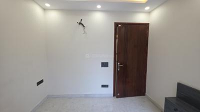 Bedroom Image of 900 Sq.ft 2 BHK Builder Floor for rent in Pitampura New Delhi for Rs. 40000