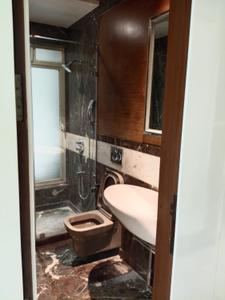 Bathroom Image of 2000 Sq.ft 4 BHK Apartment / Flat for rent in Indiabulls Blu, Worli Mumbai for Rs. 700000