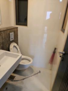 Common Bathroom Image of 815 Sq.ft 2 BHK Apartment / Flat for sale in Matunga East Mumbai for Rs. 45000000