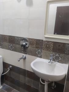 Bathroom Image of 600 Sq.ft 1 BHK Apartment / Flat for rent in HBR Layout Bengaluru for Rs. 25000