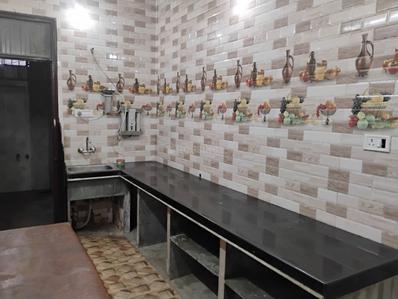 Kitchen Image of 650 Sq.ft 1 BHK Apartment / Flat for rent in Khatiwala Tank Indore for Rs. 15000