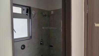 Bathroom Image of 450 Sq.ft 1 BHK Apartment / Flat for rent in Borivali West Mumbai for Rs. 36000