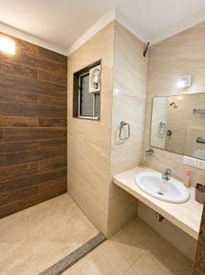 Bathroom Image of 2500 Sq.ft 3 BHK Apartment / Flat for rent in Alkapuri Vadodara for Rs. 40000