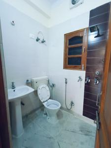 Bathroom Image of 1008 Sq.ft 2 BHK Builder Floor for rent in Anand Vihar New Delhi for Rs. 29000