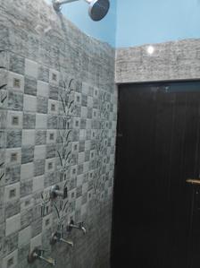 Bathroom Image of 650 Sq.ft 2 BHK Builder Floor for rent in Alambagh Lucknow for Rs. 7500