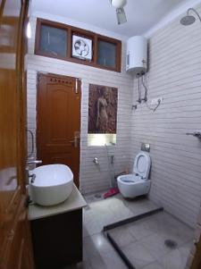 Bathroom Image of 2250 Sq.ft 3 BHK Independent House for rent in Sector 28 Faridabad for Rs. 35000
