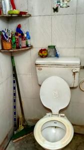Bathroom Image of 500 Sq.ft 1 BHK Apartment / Flat for rent in Phool Bagan Kolkata for Rs. 15000