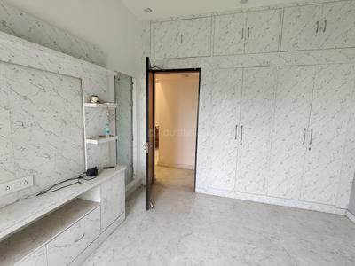 Bedroom Image of 1620 Sq.ft 3 BHK Builder Floor for rent in  Sreshtha Vihar RWA, Anand Vihar New Delhi for Rs. 40000
