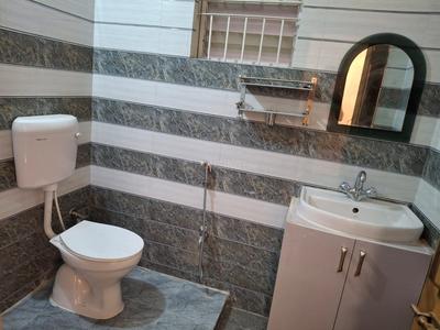 Bathroom Image of 1200 Sq.ft 2 BHK Apartment / Flat for rent in Global Surya Enclave, Samlong Ranchi for Rs. 24000
