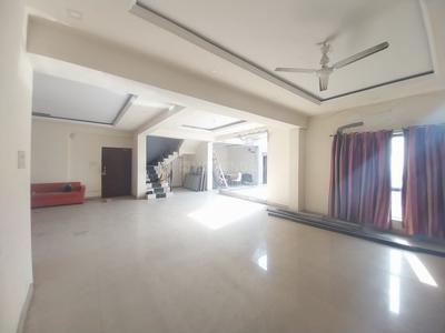 5 BHK Flat