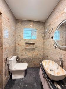 Bathroom Image of 1900 Sq.ft 3 BHK Apartment / Flat for rent in Frazer Town Bengaluru for Rs. 100000