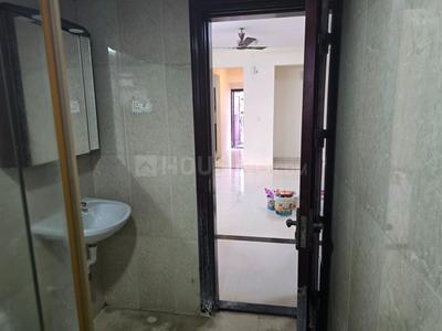 Bathroom Image of 1680 Sq.ft 3 BHK Apartment / Flat for rent in Perumbakkam Chennai for Rs. 30000