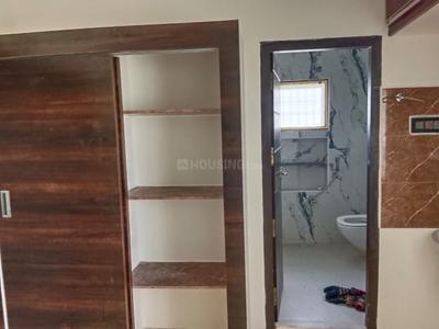 Bathroom Image of 900 Sq.ft 2 BHK Apartment / Flat for rent in Periya Pudur Salem for Rs. 17000