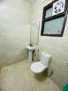 Bathroom Image of Urbanroomz Girls PG Nrby Unitech CyberPark in Sector 46, Gurgaon