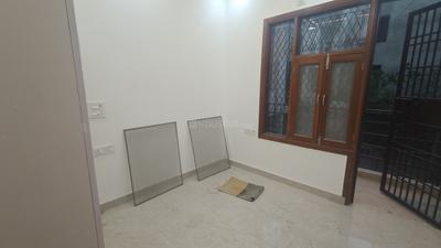 Bedroom Image of 900 Sq.ft 2 BHK Builder Floor for rent in Moti Nagar New Delhi for Rs. 30000