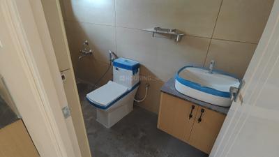 Bathroom Image of 650 Sq.ft 1 BHK Apartment / Flat for rent in Thanisandra Bengaluru for Rs. 20000